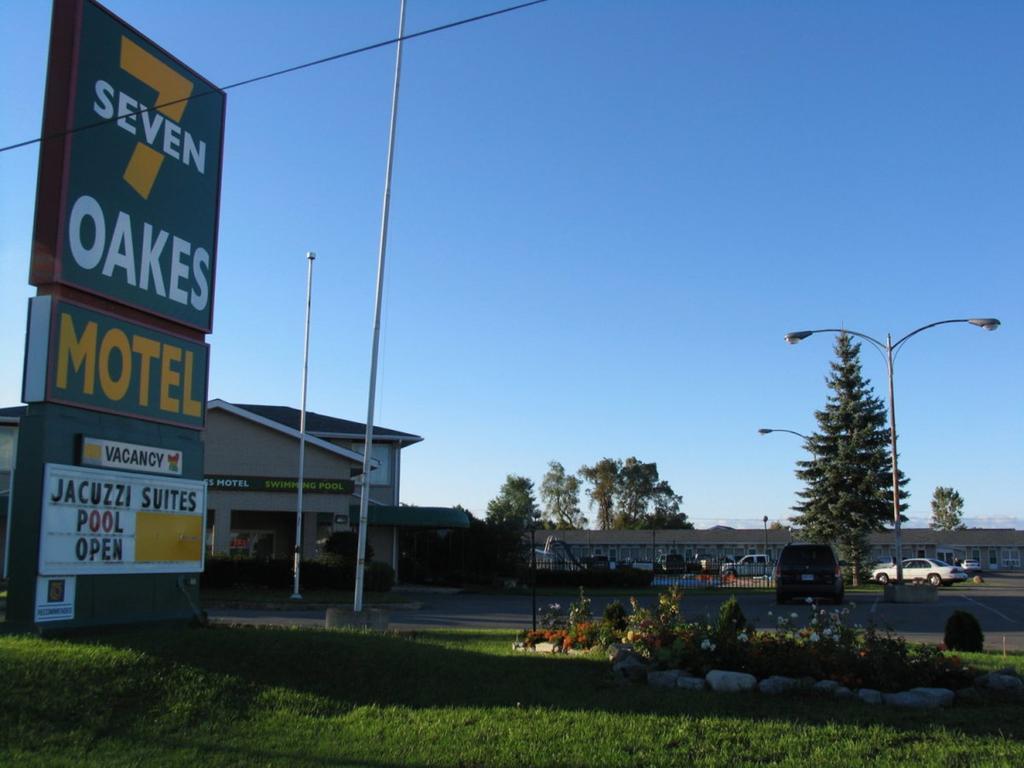 Seven Oakes Motel Kingston Buitenkant foto
