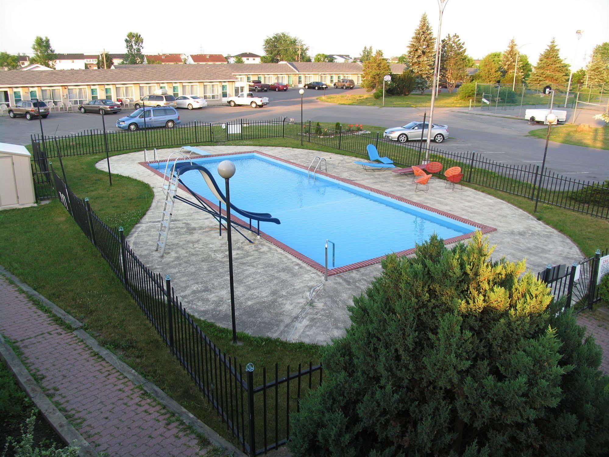 Seven Oakes Motel Kingston Buitenkant foto